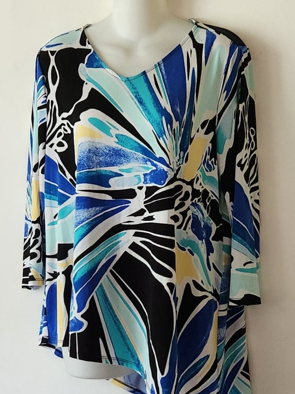 Chico's tunic sz 1 sz M graphic floral print asymmetrical hem VGUC
